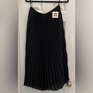 Ann Klein - pleated dressy skirt - size M